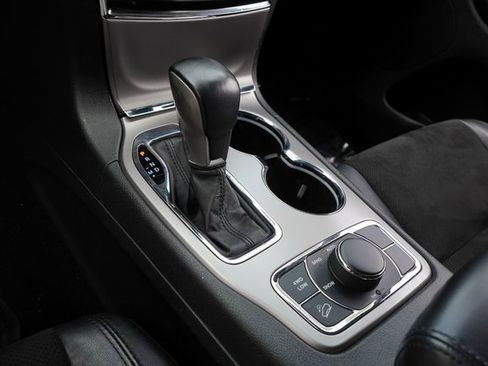 Used 2022 Jeep Grand Cherokee Laredo X image 22