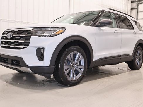 New 2026 Ford Explorer Active image 5