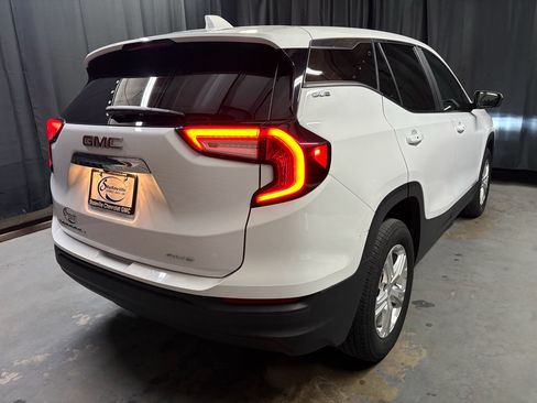 Used 2024 GMC Terrain SLE AWD/4WD image 5