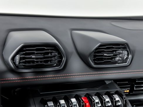 Used 2021 Lamborghini Huracan EVO RWD image 33