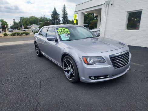 Used 2014 Chrysler 300 S w/ Luxury Group RWD image 7
