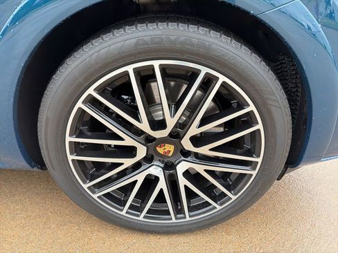 Used 2024 Porsche Cayenne S AWD/4WD image 11