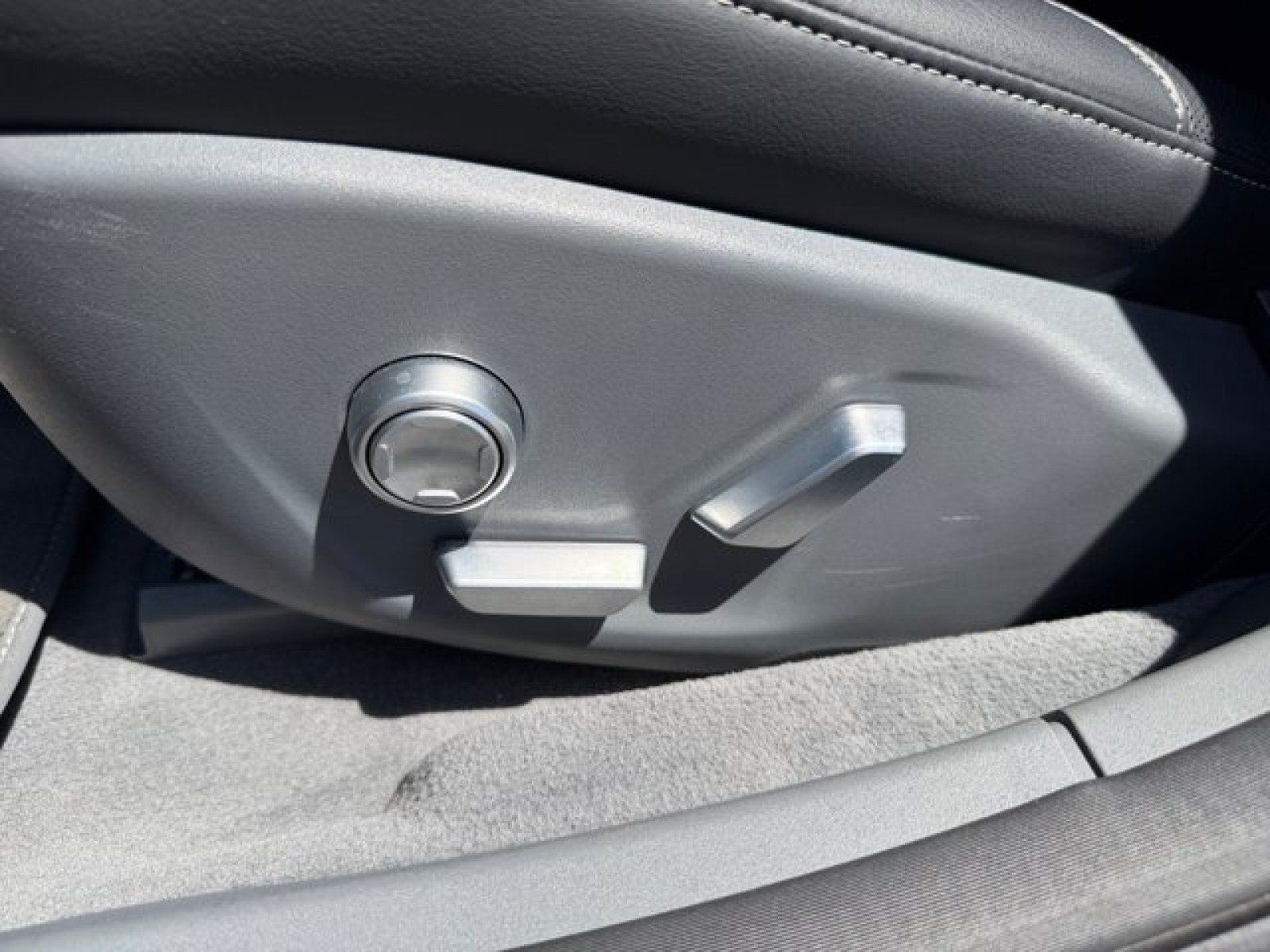Used 2024 Lucid Air Pure RWD image 11