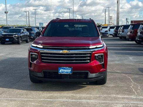 New 2026 Chevrolet Traverse LT image 2