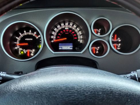 Used 2013 Toyota Sequoia Platinum image 28