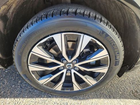 Certified 2023 Volvo XC60 B5 Plus w/ Climate Package image 20