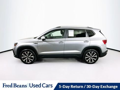 Used 2023 Volkswagen Taos SE w/ Panoramic Sunroof Package AWD/4WD image 4