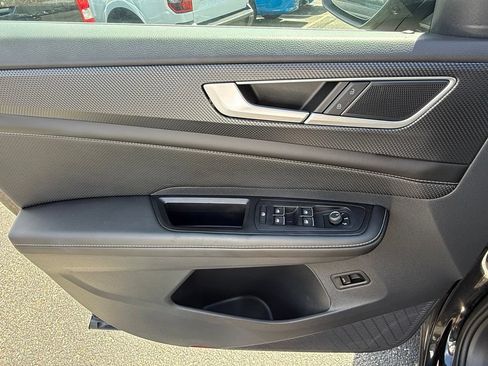Used 2024 Volkswagen Atlas Cross Sport SEL R-Line AWD/4WD image 18