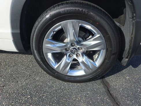 Used 2019 Toyota Highlander Limited image 12