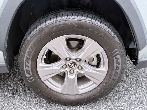 Used 2022 Toyota RAV4 XLE w/ Convenience Package FWD image 37