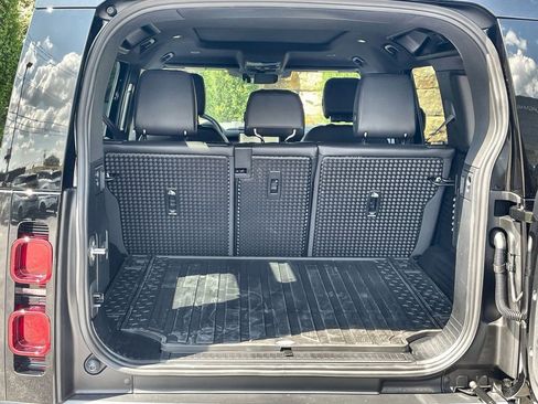 Certified 2024 Land Rover Defender 110 SE image 18
