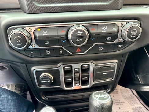 Used 2018 Jeep Wrangler Unlimited Sport S image 22