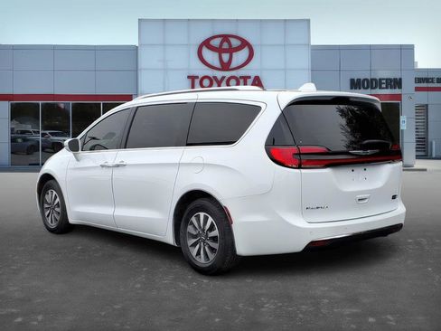 Used 2021 Chrysler Pacifica Touring-L image 7