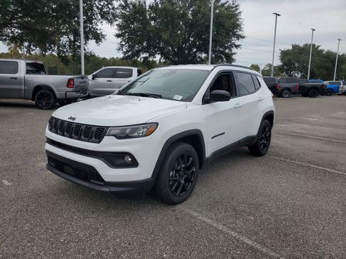 New 2026 Jeep Compass Latitude image 2