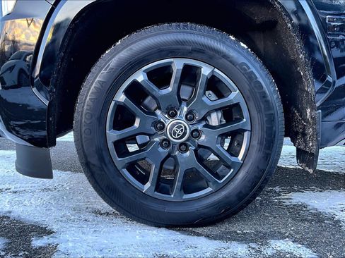 Used 2024 Toyota Sequoia Platinum image 7