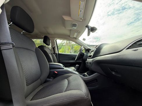 Used 2020 Dodge Journey SE FWD image 11
