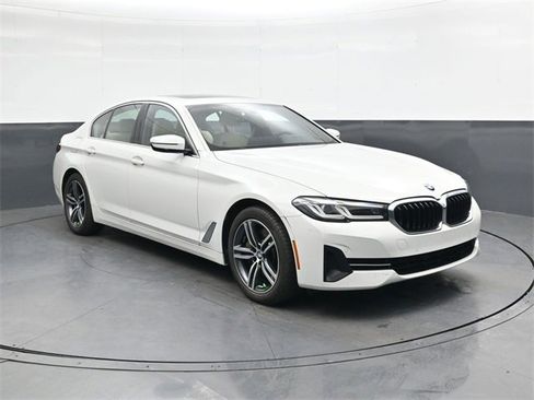 Used 2023 BMW 530i w/ Convenience Package image 2