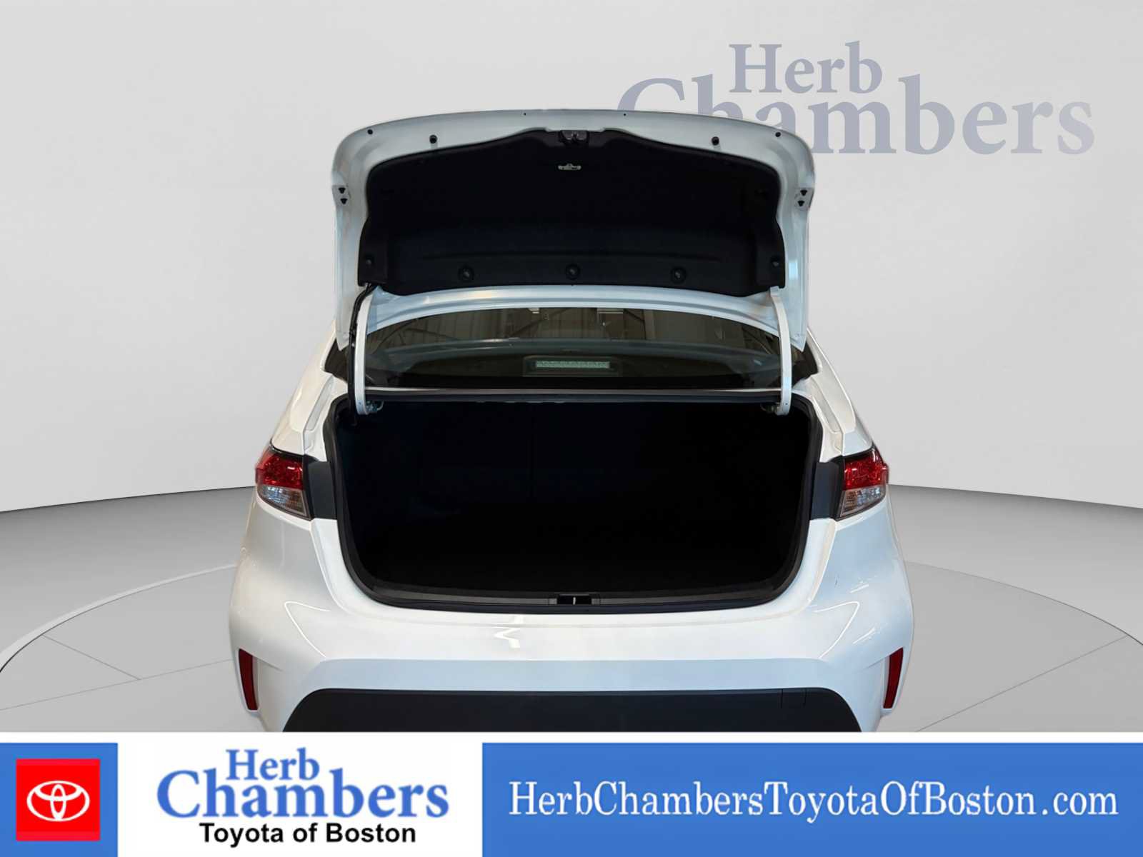 Used 2020 Toyota Corolla LE FWD image 4