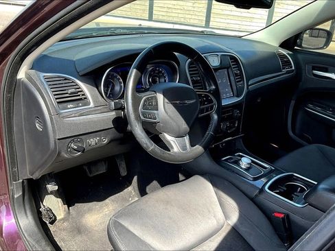 Used 2021 Chrysler 300 Touring w/ Sport Appearance Package image 9