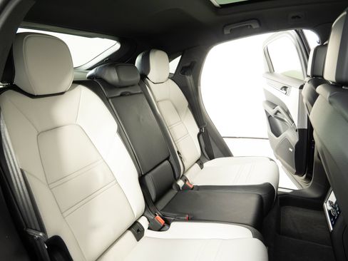 Certified 2024 Porsche Cayenne S AWD/4WD image 23