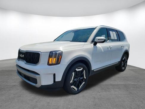Used 2024 Kia Telluride EX w/ EX Captain's Chair Package FWD image 32