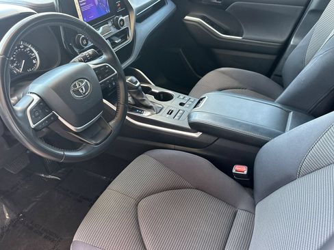 Certified 2025 Toyota Highlander LE AWD/4WD image 12