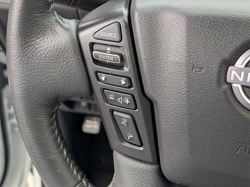 Used 2022 Nissan Frontier SV w/ SV Premium Package image 18