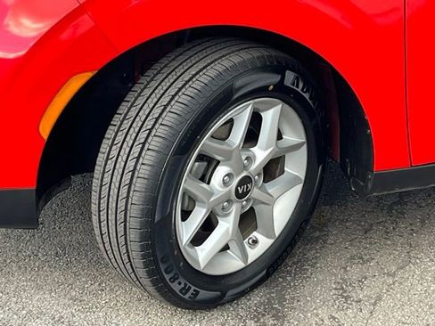 Used 2020 Kia Soul S image 3