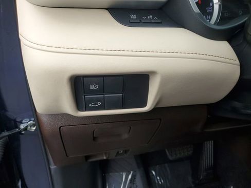 Used 2022 Toyota Highlander XLE FWD image 29