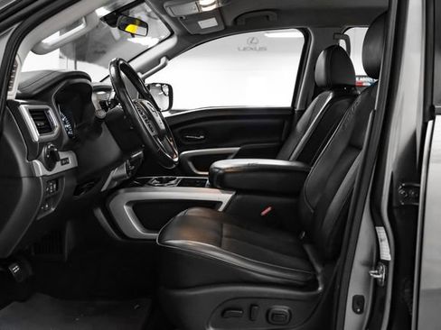 Used 2019 Nissan Titan PRO-4X image 4