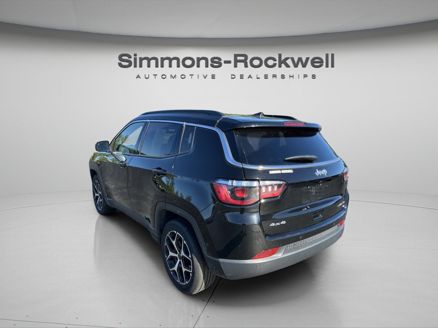 Used 2025 Jeep Compass Limited AWD/4WD image 3