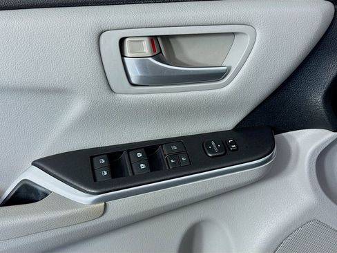 Used 2015 Toyota Camry LE image 21