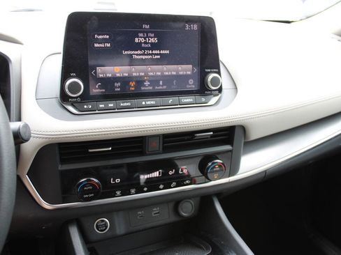 Used 2023 Nissan Rogue SV image 6