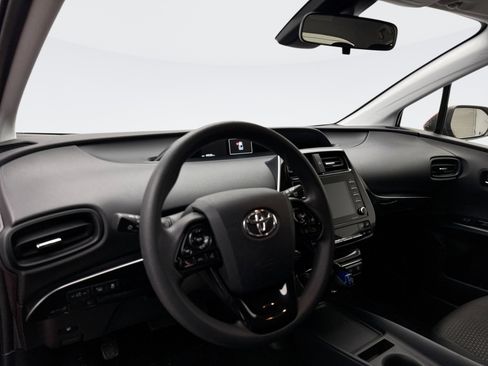 Used 2022 Toyota Prius LE image 10