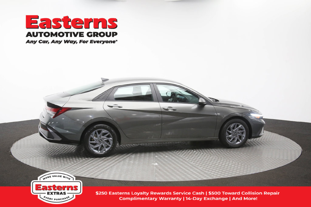 Used 2024 Hyundai Elantra SEL FWD image 43