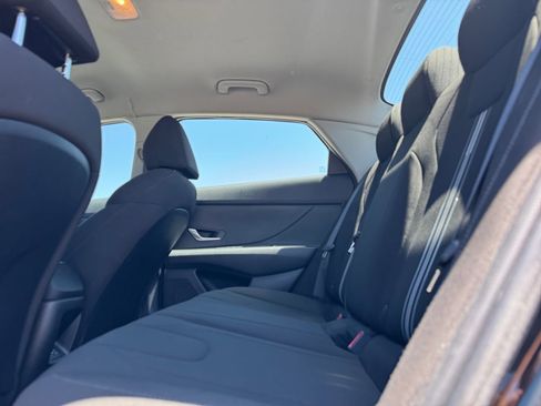 Used 2024 Hyundai Elantra Blue FWD image 17