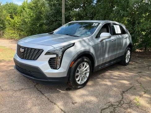 Used 2019 Cadillac XT4 Luxury w/ Cold Weather Package FWD image 1