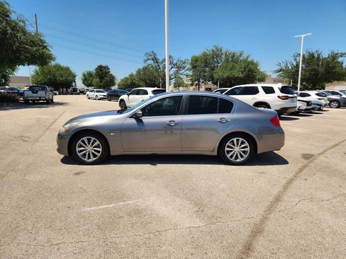 Used 2015 INFINITI Q40 w/ Moonroof Package RWD image 4