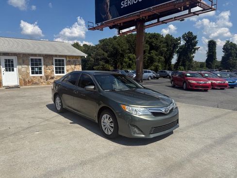 Used 2012 Toyota Camry LE image 9