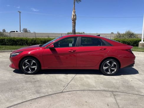 Used 2023 Hyundai Elantra SEL w/ Convenience Package FWD image 5