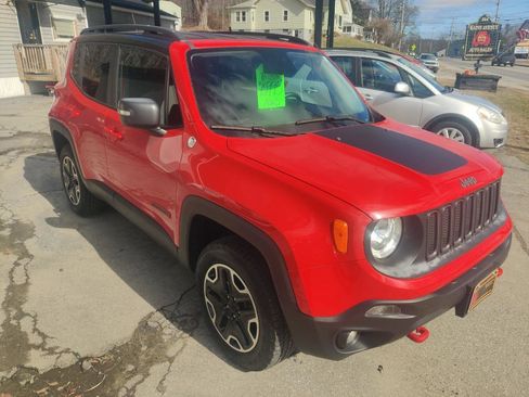 Used 2017 Jeep Renegade Trailhawk w/ Popular Equipment Group AWD/4WD image 8
