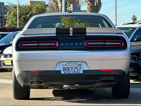 Used 2019 Dodge Challenger SXT image 6