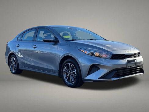 Used 2023 Kia Forte LXS w/ LXS Technology Package FWD image 8