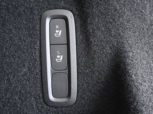 Used 2019 Volvo XC60 T5 Momentum w/ Premium Package image 19