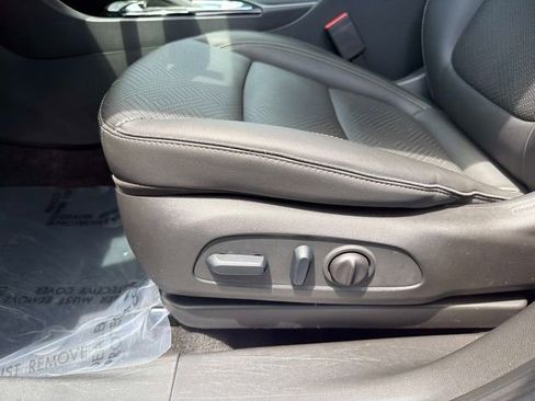 Used 2023 Buick Encore GX Essence w/ Experience Buick Package FWD image 19