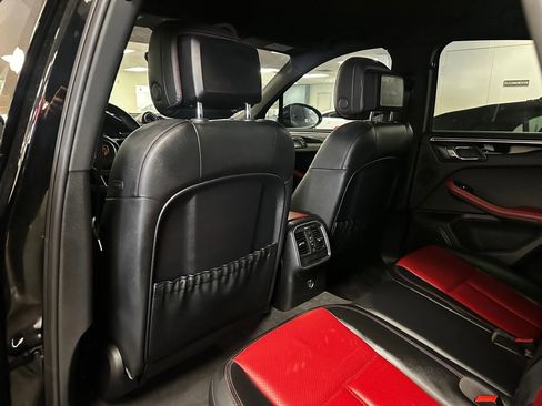 Used 2018 Porsche Macan image 16