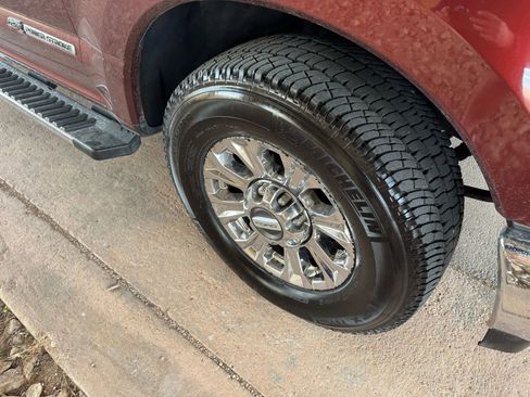 Used 2017 Ford F250 Lariat w/ Chrome Package image 29