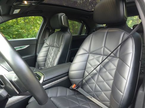 Used 2023 BMW 740i image 13