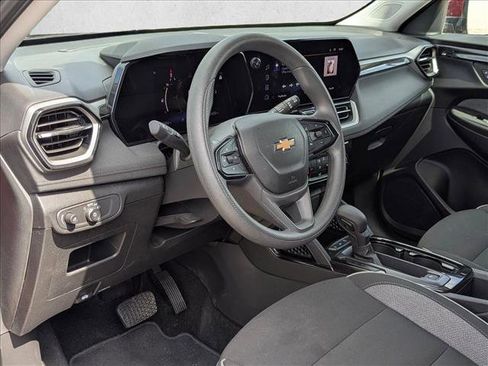 Used 2025 Chevrolet TrailBlazer LT image 9