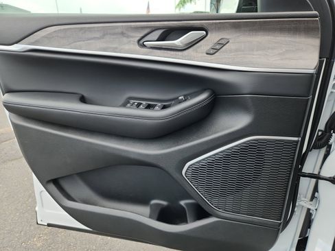 New 2025 Jeep Grand Cherokee Limited 4xe w/ Luxury Tech Group II image 13